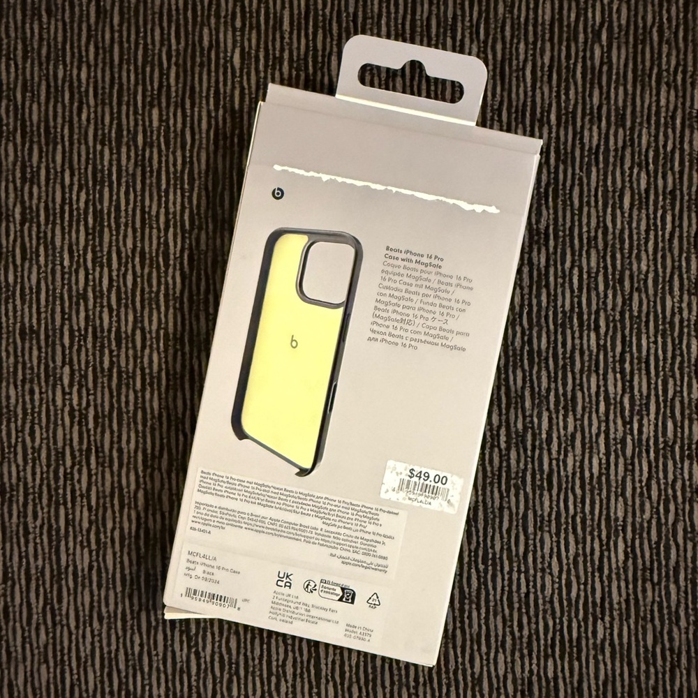 Beats by Dre iPhone 16 Pro Case with MagSafe Black - Picture 2 of 11